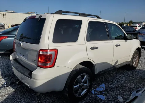 2012 Ford Escape Xlt z USA, uszkodzony, nr VIN 1FMCU9DG8CKB75873